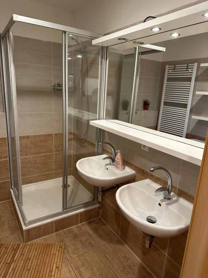 Apartments Spacilova Nearly Center Komarov Екстер'єр фото